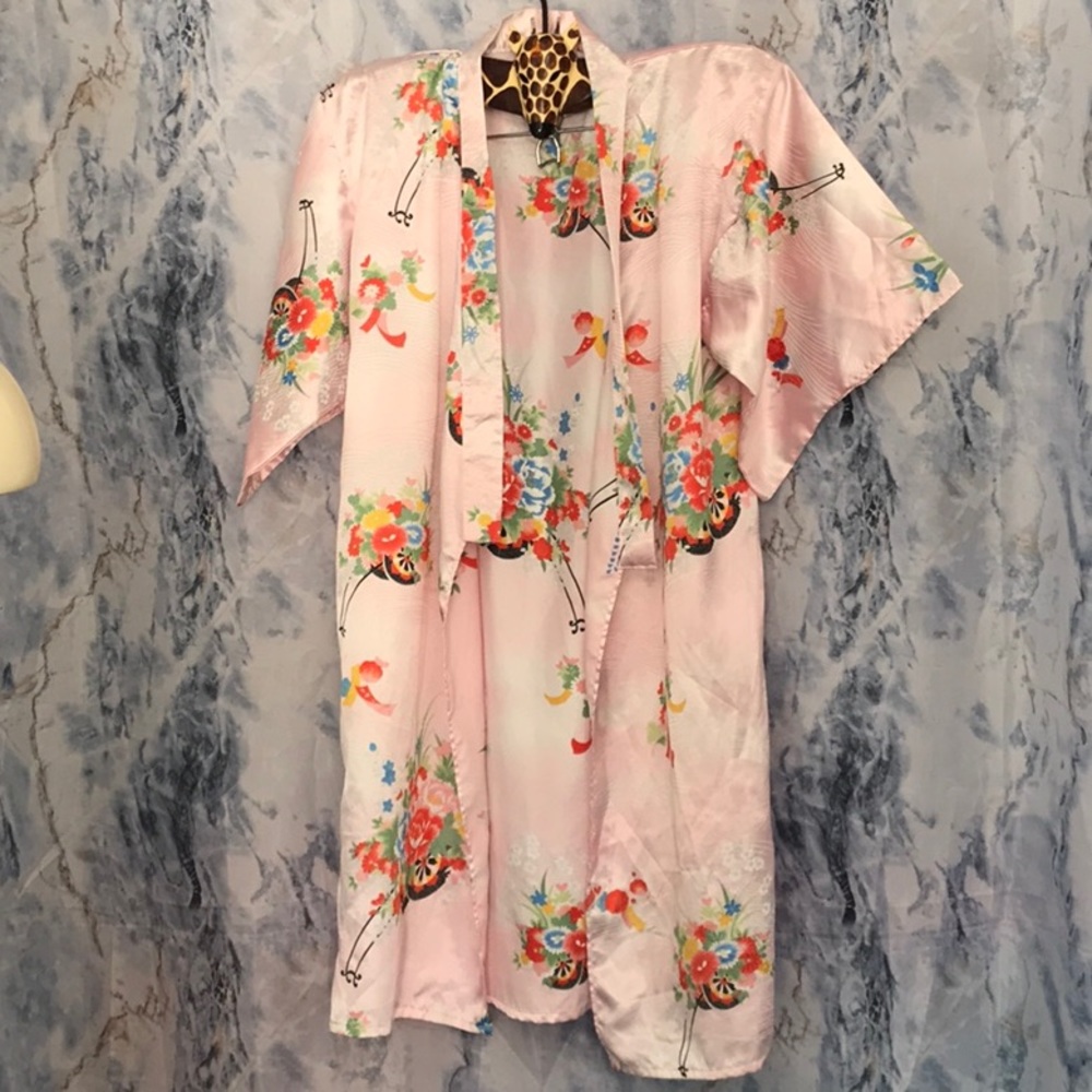 NWOT made in Japan Kimono robe soft shiny flowy floral small/ medium